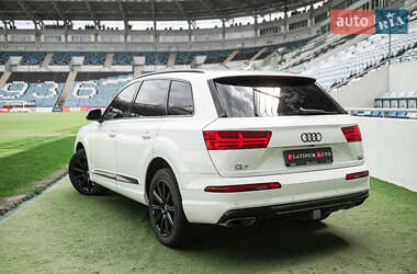 Внедорожник / Кроссовер Audi Q7 2017 в 