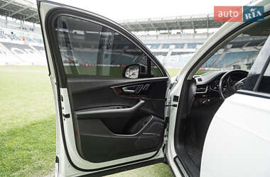 Внедорожник / Кроссовер Audi Q7 2017 в 