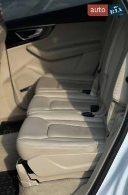 Внедорожник / Кроссовер Audi Q7 2018 в 