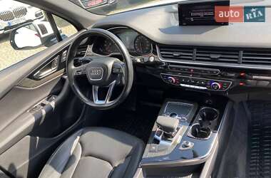 Внедорожник / Кроссовер Audi Q7 2016 в 