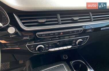 Внедорожник / Кроссовер Audi Q7 2016 в 