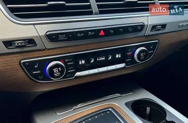 Внедорожник / Кроссовер Audi Q7 2016 в 