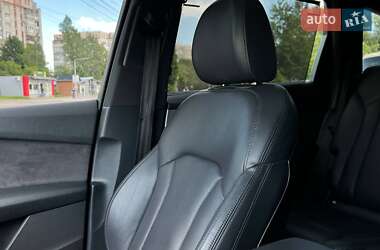 Внедорожник / Кроссовер Audi Q7 2016 в 