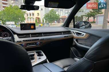 Внедорожник / Кроссовер Audi Q7 2016 в 