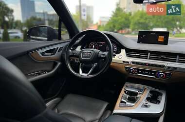 Внедорожник / Кроссовер Audi Q7 2016 в 