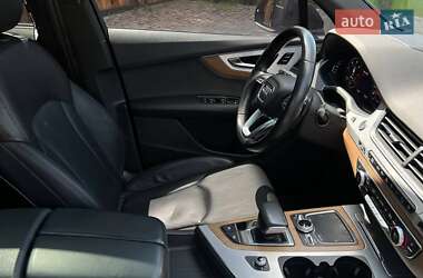 Внедорожник / Кроссовер Audi Q7 2016 в 