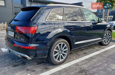 Позашляховик / Кросовер Audi Q7 2016 в 
