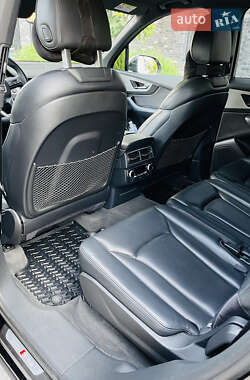 Внедорожник / Кроссовер Audi Q7 2017 в 