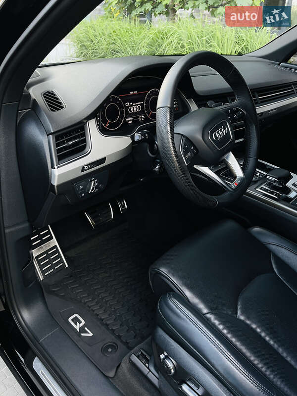 Внедорожник / Кроссовер Audi Q7 2017 в Киеве
