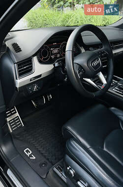 Внедорожник / Кроссовер Audi Q7 2017 в 
