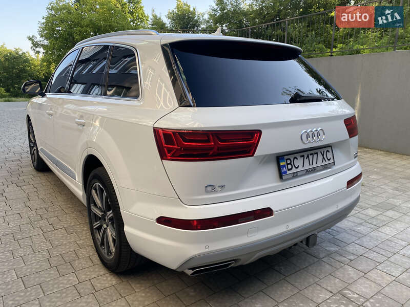 Позашляховик / Кросовер Audi Q7 2016 в Львові
