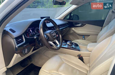 Внедорожник / Кроссовер Audi Q7 2016 в 