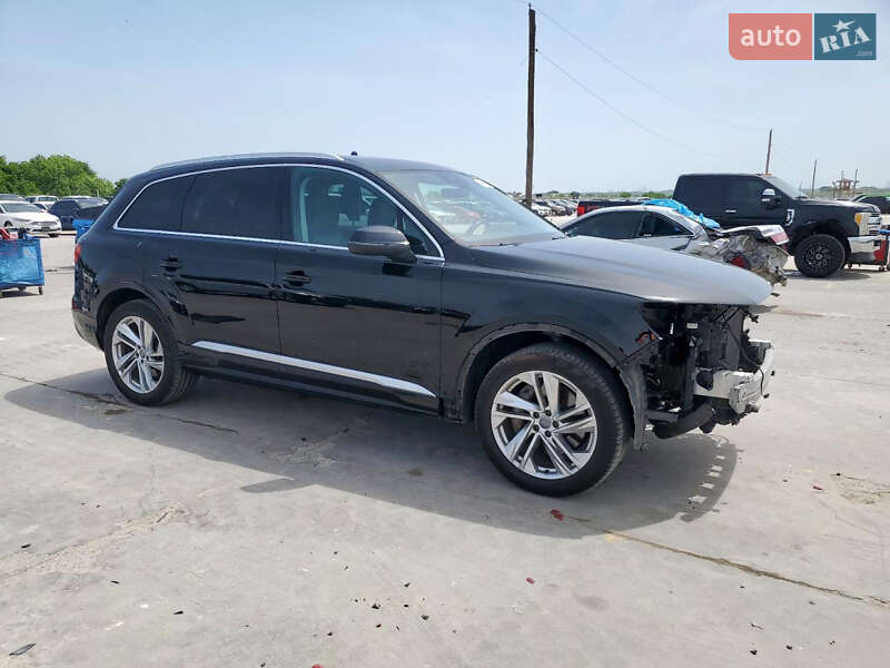 Внедорожник / Кроссовер Audi Q7 2020 в Киеве