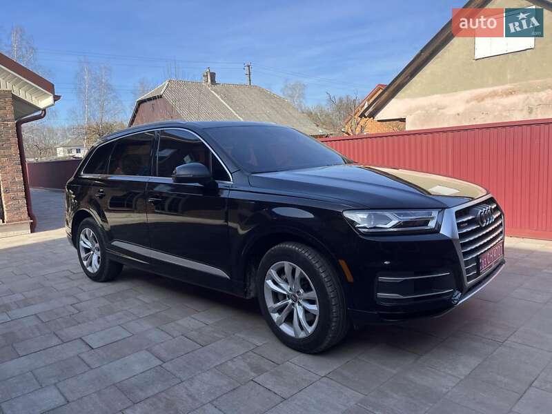Внедорожник / Кроссовер Audi Q7 2018 в 