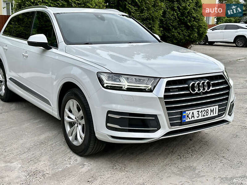 Внедорожник / Кроссовер Audi Q7 2017 в 