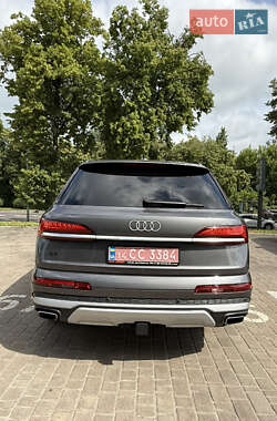 Внедорожник / Кроссовер Audi Q7 2024 в 