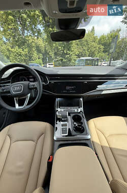 Внедорожник / Кроссовер Audi Q7 2024 в 