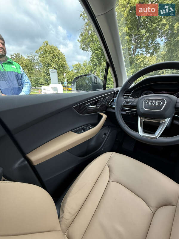 Внедорожник / Кроссовер Audi Q7 2024 в Львове