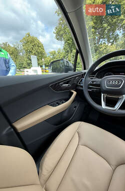 Внедорожник / Кроссовер Audi Q7 2024 в 