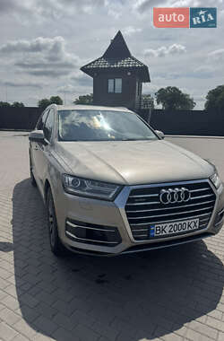 Позашляховик / Кросовер Audi Q7 2016 в Дубні