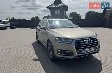 Внедорожник / Кроссовер Audi Q7 2016 в 