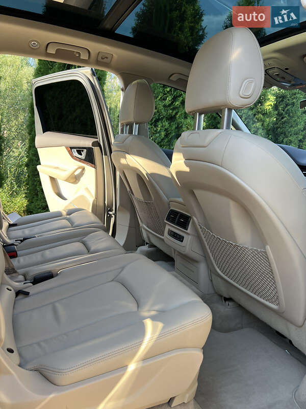 Внедорожник / Кроссовер Audi Q7 2016 в Дубно