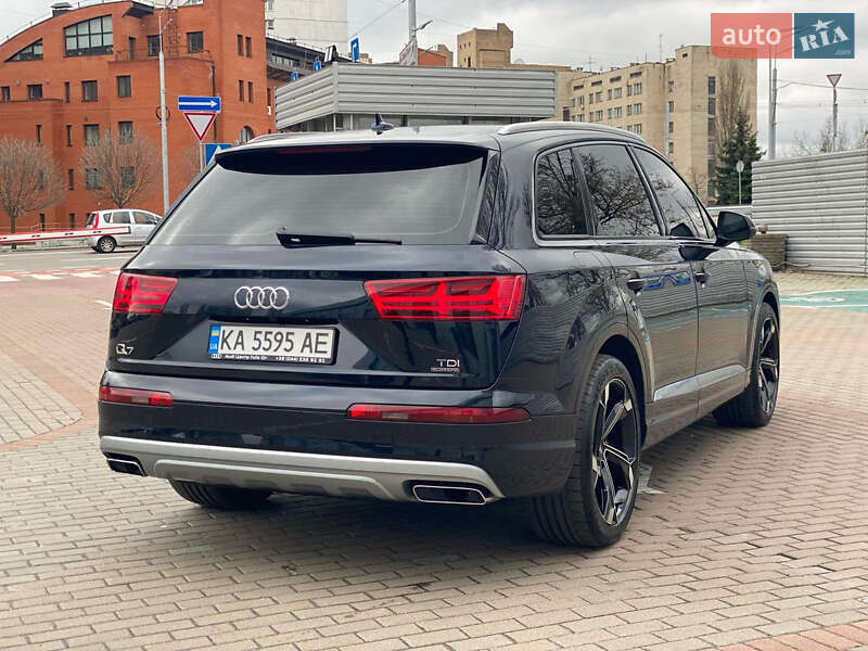 Позашляховик / Кросовер Audi Q7 2017 в Києві
