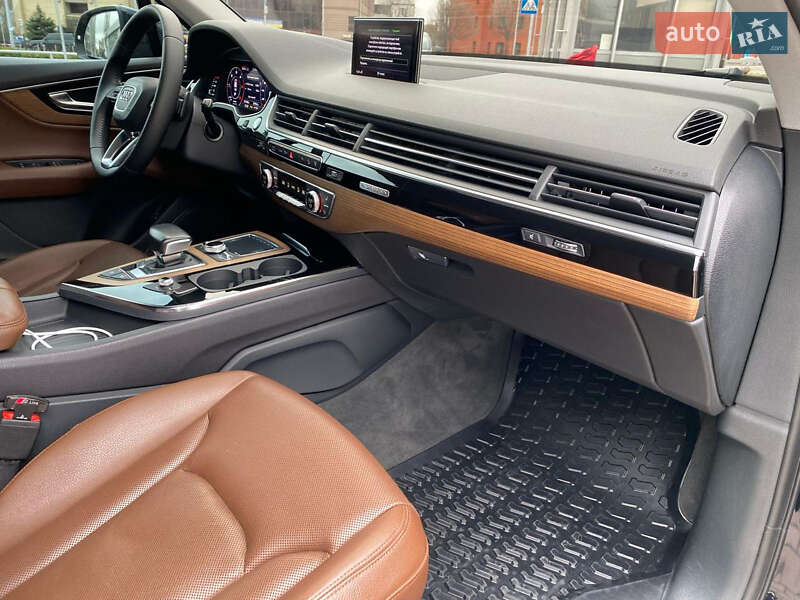 Позашляховик / Кросовер Audi Q7 2017 в Києві