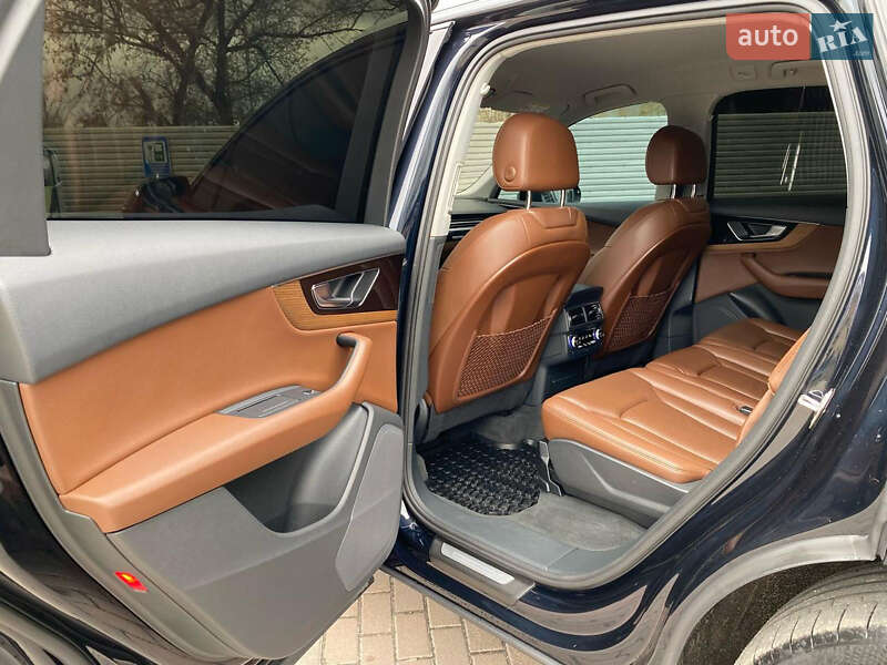 Позашляховик / Кросовер Audi Q7 2017 в Києві