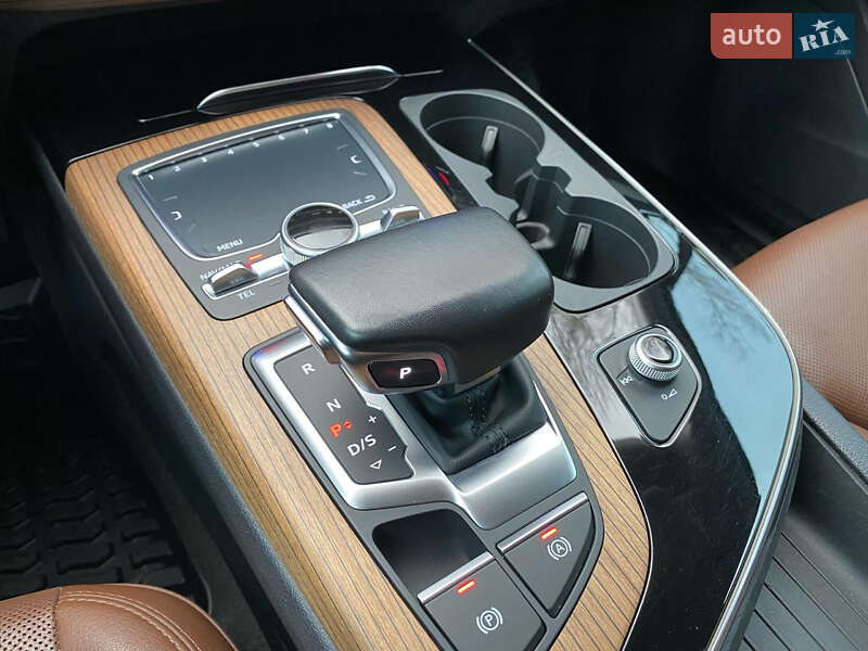 Позашляховик / Кросовер Audi Q7 2017 в Києві