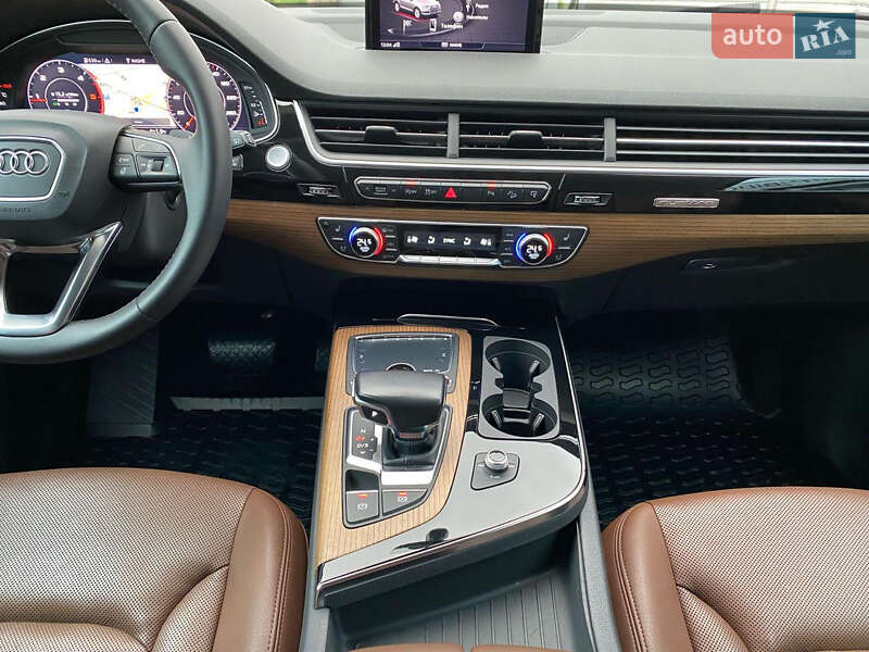 Позашляховик / Кросовер Audi Q7 2017 в Києві