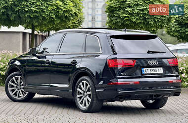 Внедорожник / Кроссовер Audi Q7 2017 в 