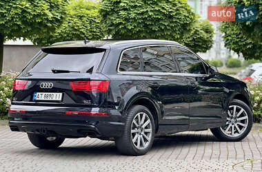 Внедорожник / Кроссовер Audi Q7 2017 в 