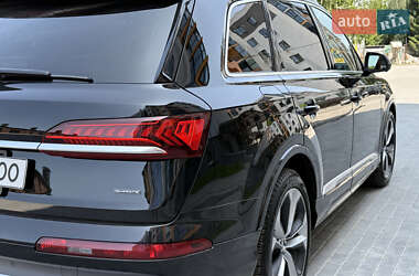 Внедорожник / Кроссовер Audi Q7 2020 в 