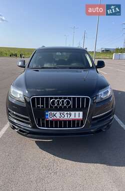 Позашляховик / Кросовер Audi Q7 2013 в 