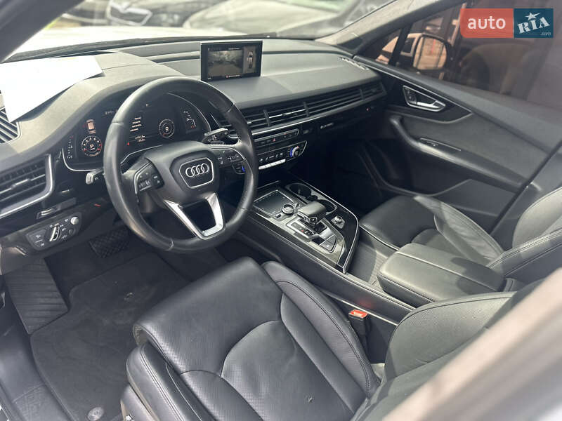 Внедорожник / Кроссовер Audi Q7 2017 в Ровно
