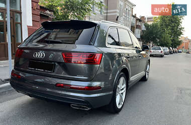 Позашляховик / Кросовер Audi Q7 2016 в 