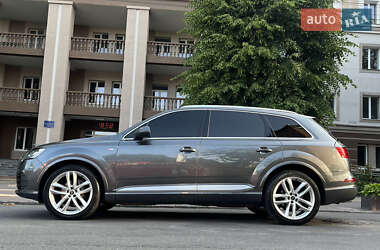 Позашляховик / Кросовер Audi Q7 2016 в 