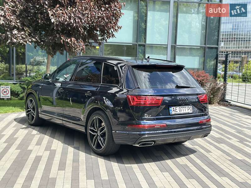 Внедорожник / Кроссовер Audi Q7 2017 в Киеве