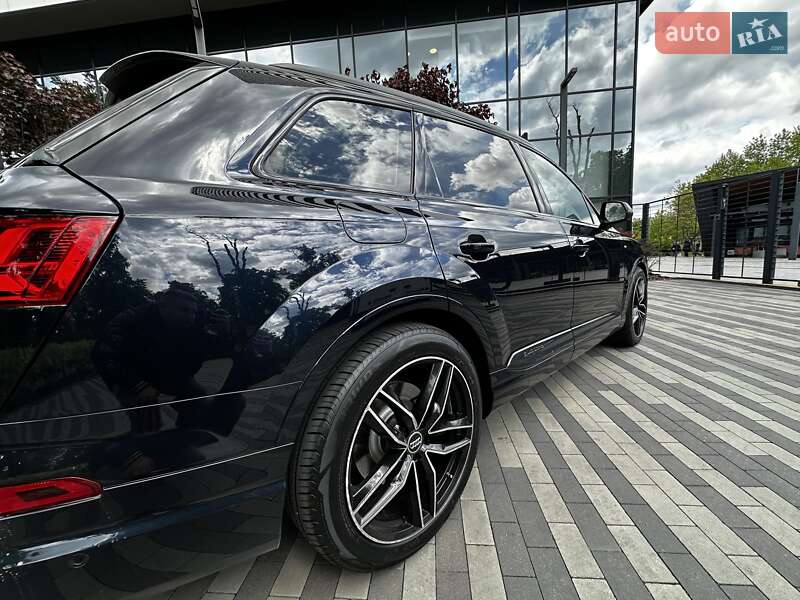 Внедорожник / Кроссовер Audi Q7 2017 в Киеве