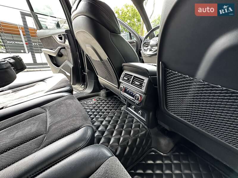 Внедорожник / Кроссовер Audi Q7 2017 в Киеве