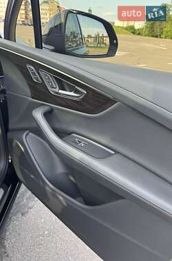 Внедорожник / Кроссовер Audi Q7 2023 в 