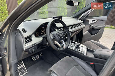Внедорожник / Кроссовер Audi Q7 2016 в 