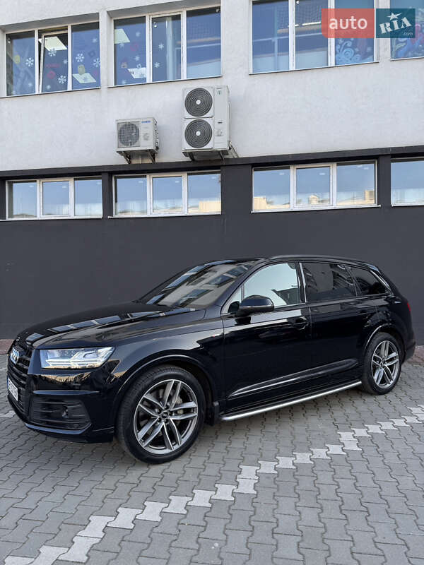 Позашляховик / Кросовер Audi Q7 2017 в Чернівцях