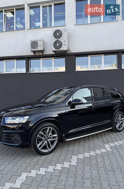 Позашляховик / Кросовер Audi Q7 2017 в 