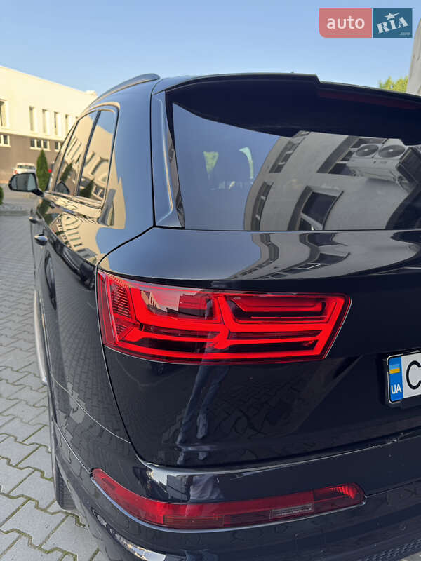 Внедорожник / Кроссовер Audi Q7 2017 в Черновцах