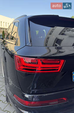 Позашляховик / Кросовер Audi Q7 2017 в 