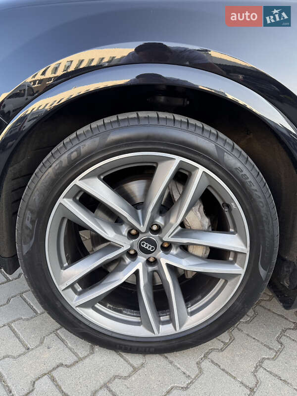 Позашляховик / Кросовер Audi Q7 2017 в Чернівцях