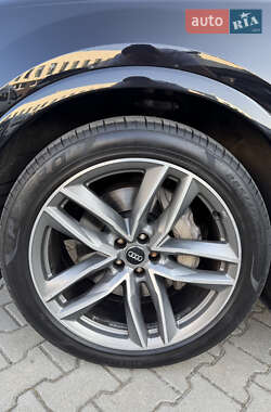 Позашляховик / Кросовер Audi Q7 2017 в 