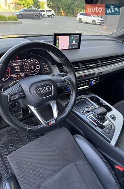 Позашляховик / Кросовер Audi Q7 2017 в 